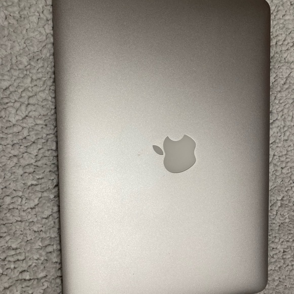 MacBook Air 13inch - Picture 2 of 2